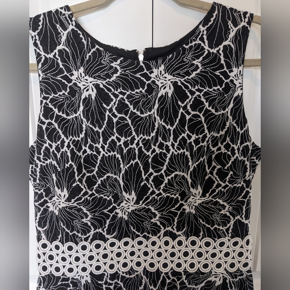 Black & White Dress - Picture 5 of 5